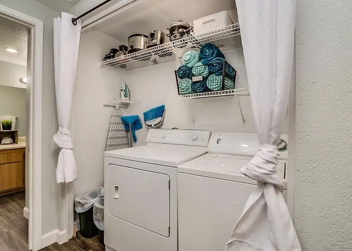 Apartment Heated Community Pool-quiet Community-top Flr Unit *