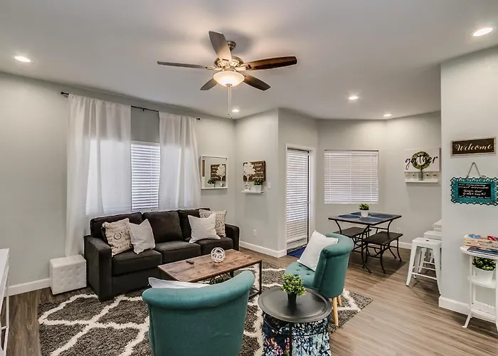 Apartment Heated Community Pool-quiet Community-top Flr Unit *