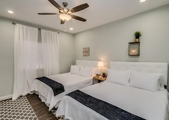 Apartment Heated Community Pool-quiet Community-top Flr Unit